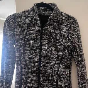 Lululemon workout jacket size 6
